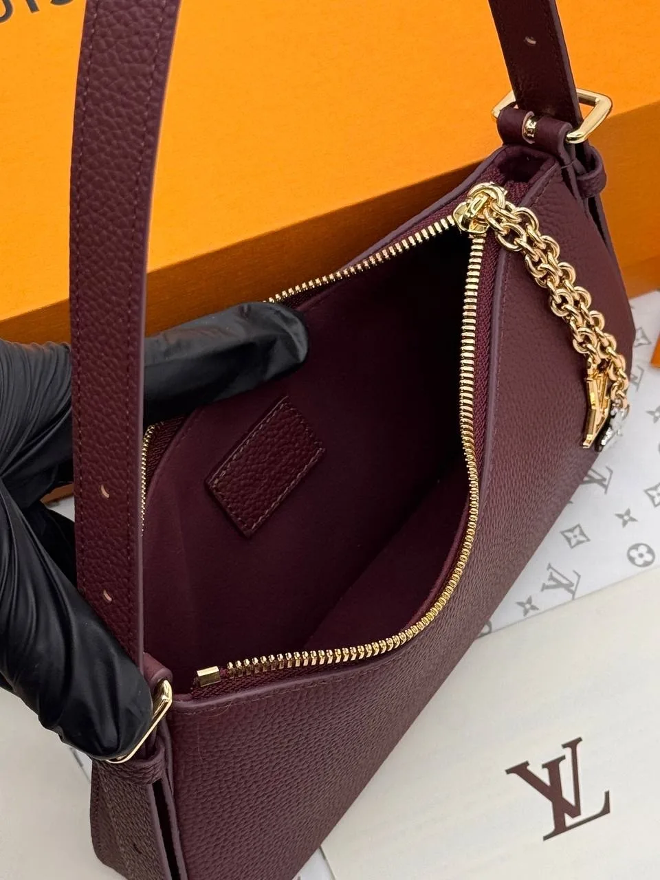Louis Vuitton сумка-книжка LV Bloom — фото 8
