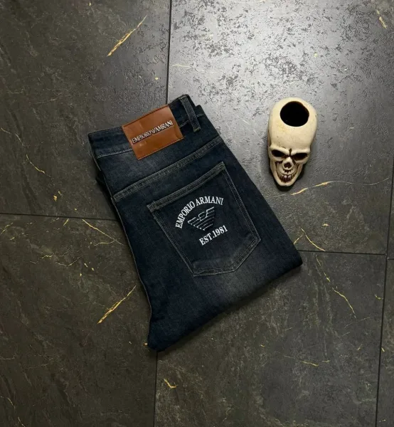 Джинсы прямого кроя — фото 12