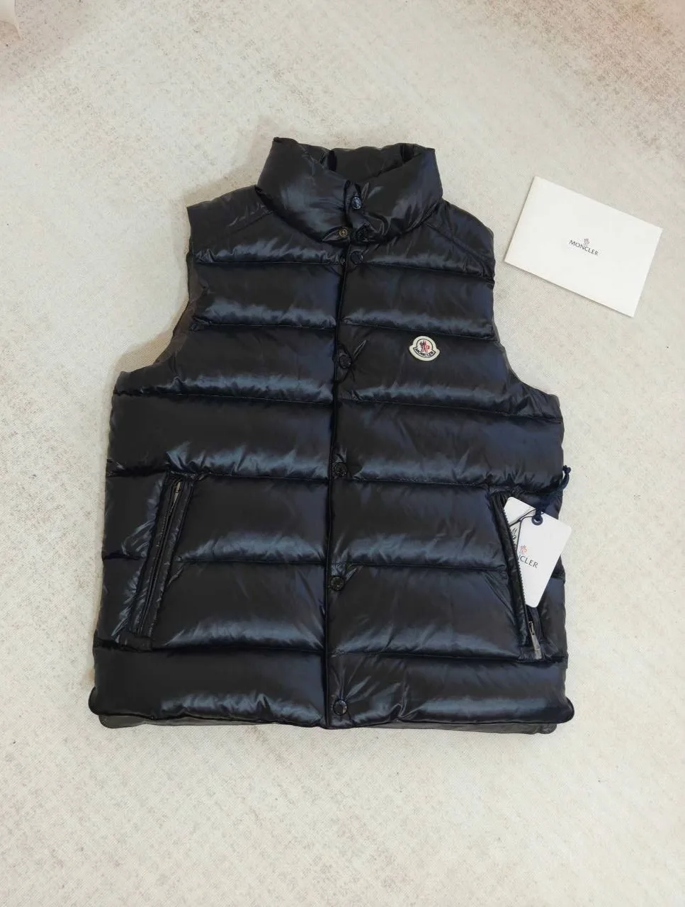 Жилет Moncler Tibb глянцевый дутый — фото 10