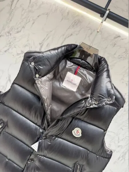 Жилет Moncler Tibb глянцевый дутый — фото 6