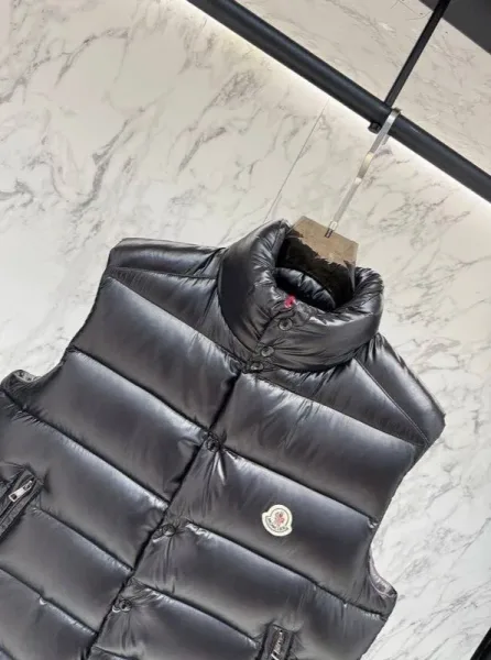 Жилет Moncler Tibb глянцевый дутый — фото 7