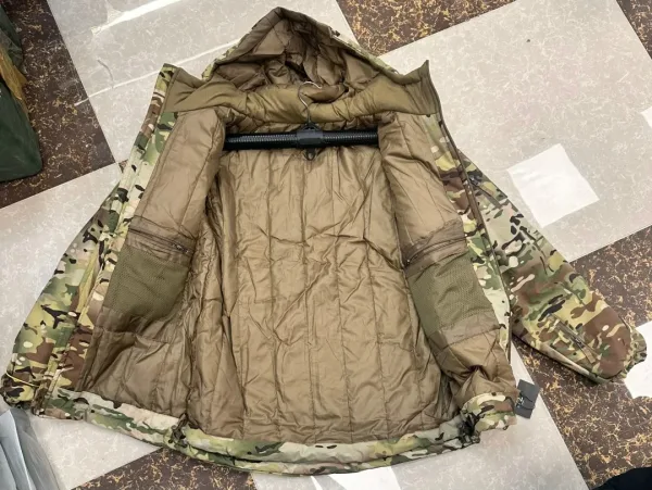 Теплая тактическая куртка из устойчивой к брызгам и трению ткани — фото 6