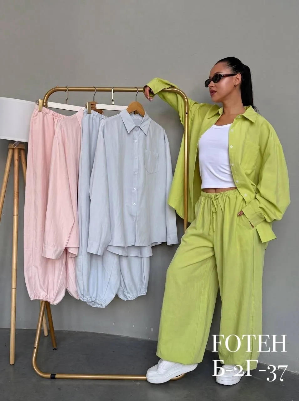 Свободный летний костюм из легкого льна: рубашка oversize — фото 1