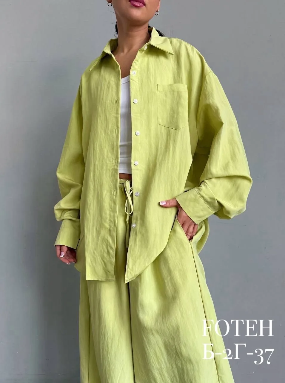 Свободный летний костюм из легкого льна: рубашка oversize — фото 4