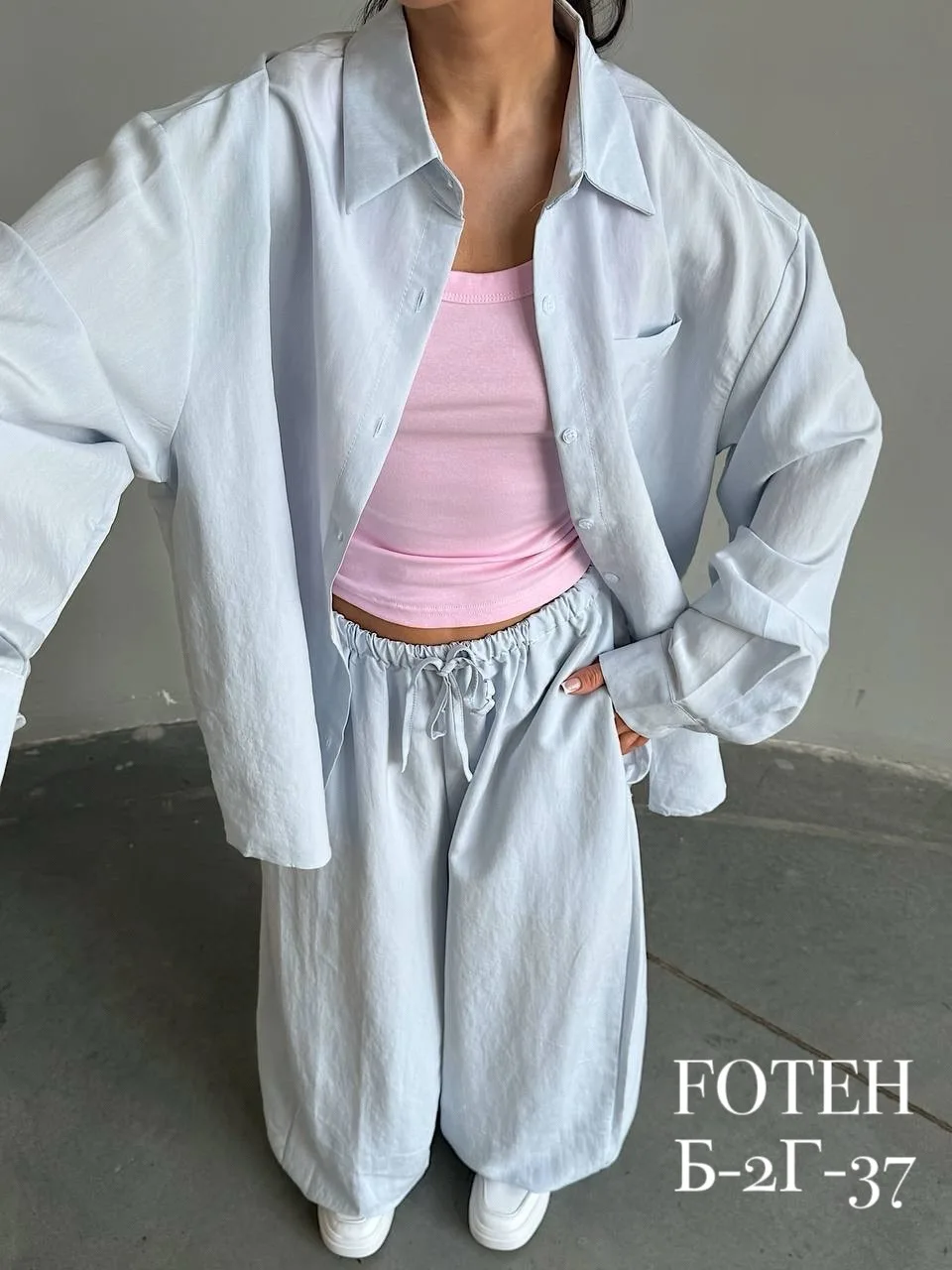 Свободный летний костюм из легкого льна: рубашка oversize — фото 5