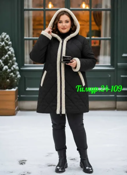 Тёплая женская куртка с меховой отделкой и капюшоном чёрная — фото 6