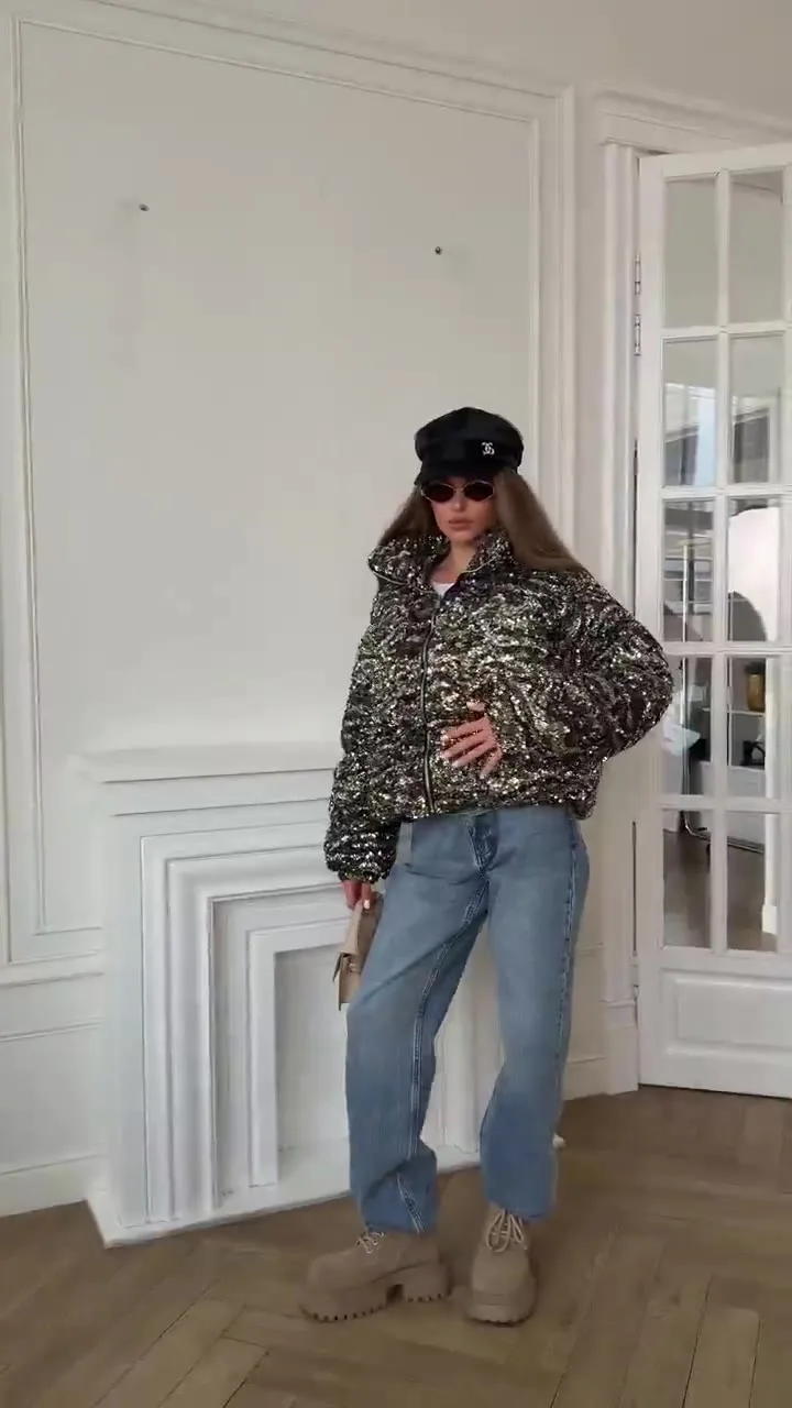 Куртка-паффер из холлофайбера с пайетками холлофайбер, пайетки — видео
