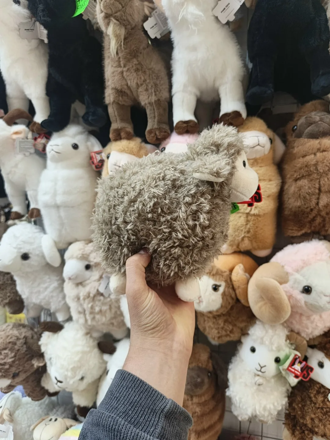 Мягкая игрушка барашка из качественного материала — фото 2
