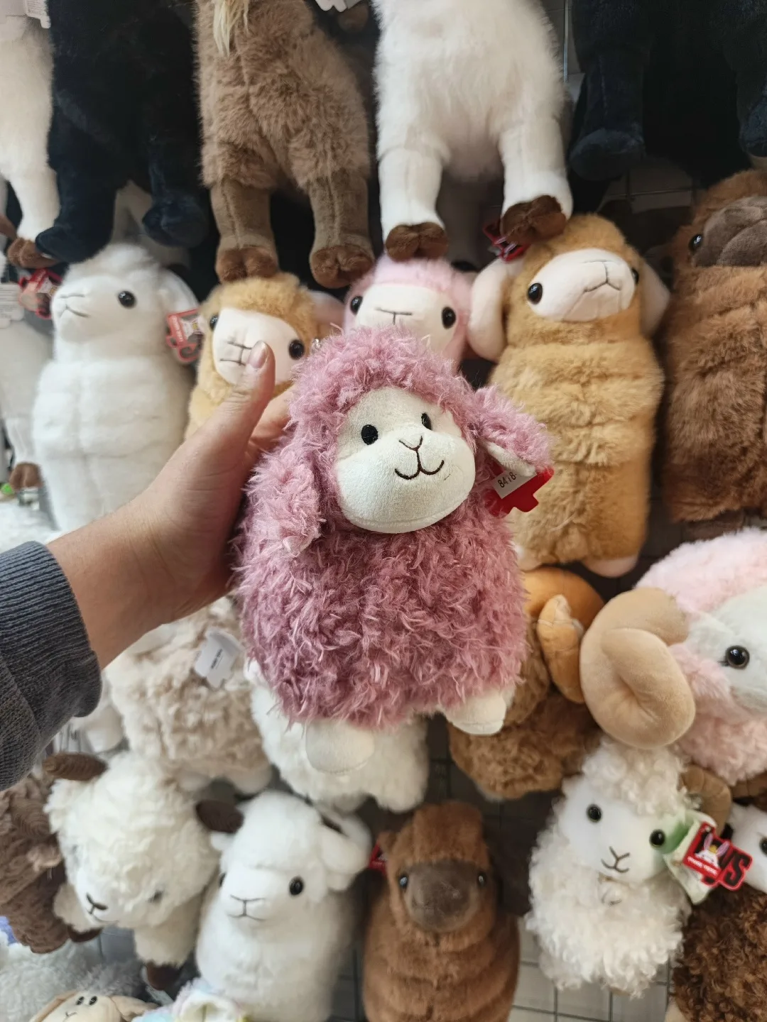 Мягкая игрушка барашка из качественного материала — фото 3