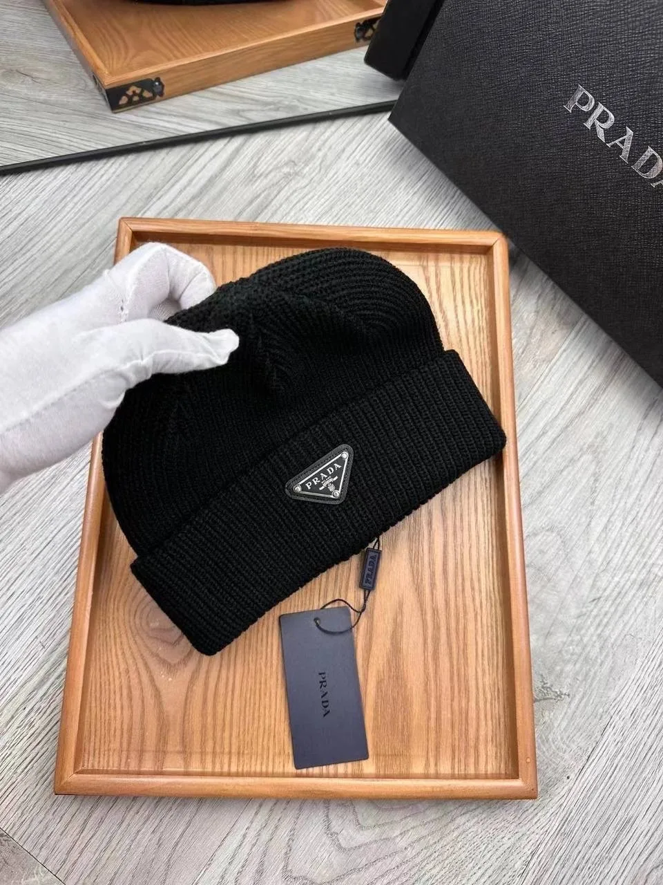 PRADA чёрная мужская шапка — фото 3