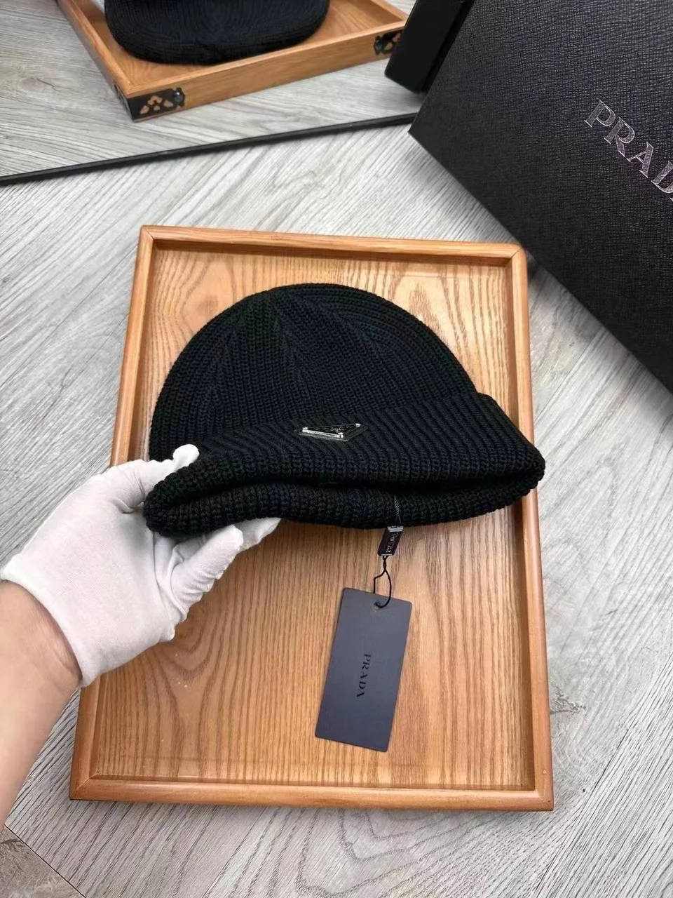 PRADA чёрная мужская шапка — фото 4