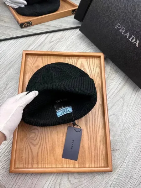 PRADA чёрная мужская шапка — фото 10