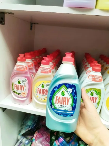 Концентрированная формула Fairy быстро расщепляет жир и обеспечивает идеальную чистоту посуды, в то же время не провоцир — фото 7