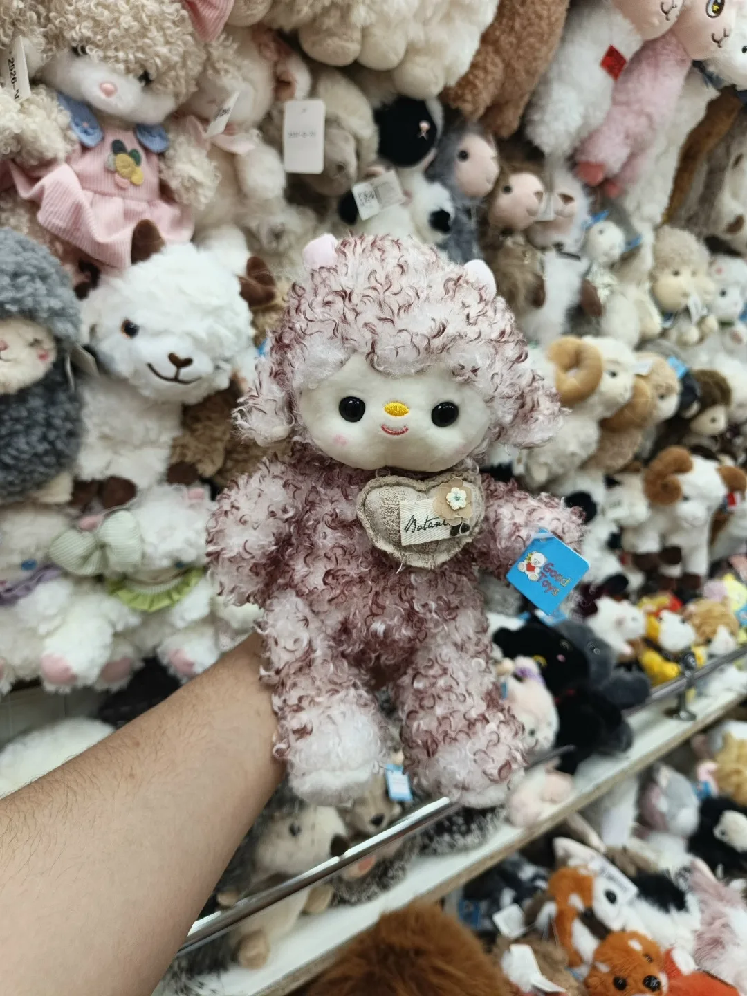 Мягкая игрушка барашка из высококачественного материала — фото 1