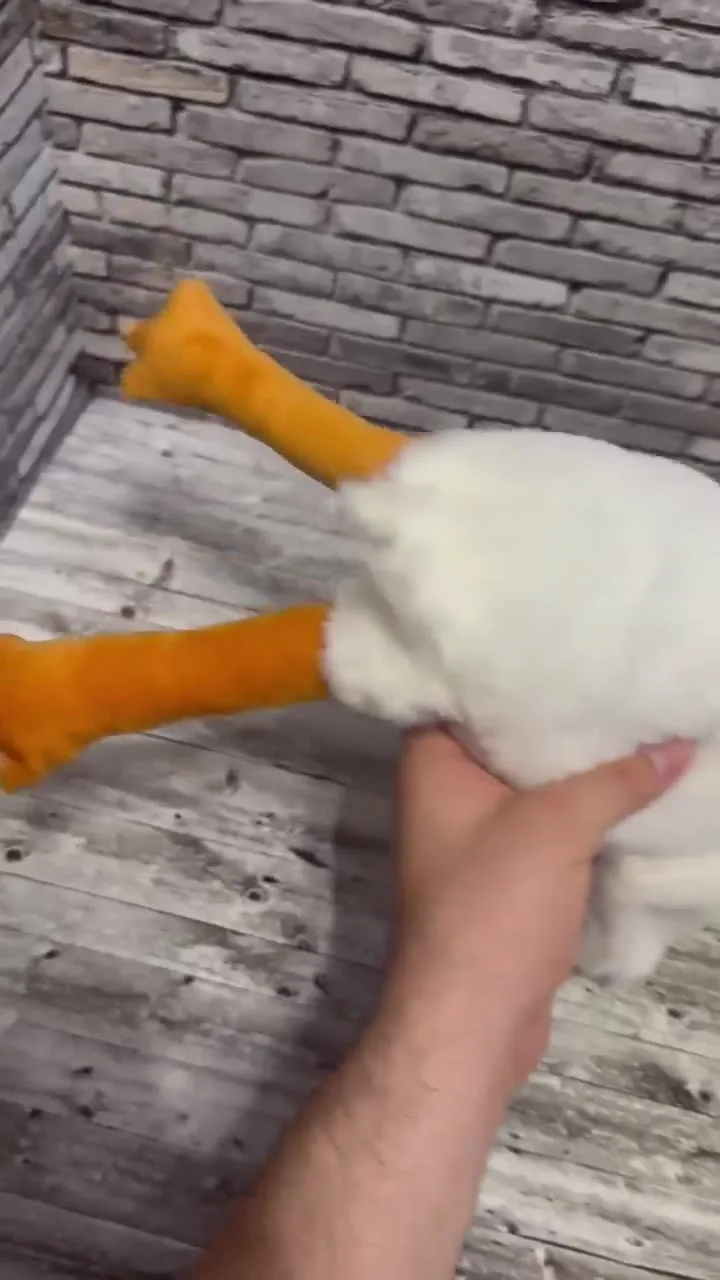 Подушка-игрушка в виде гуся из ткани — видео