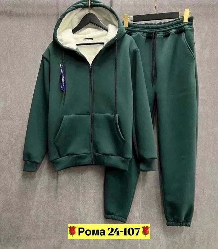 Комфортный мужской костюм из флиса с меховым декором — фото 1