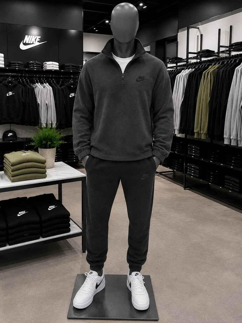 Костюм Nike в лаконичном спортивном стиле — фото 3