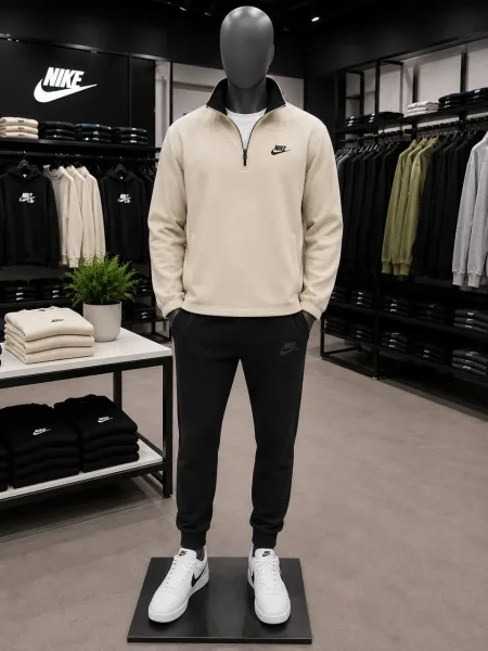 Костюм Nike в лаконичном спортивном стиле — фото 4