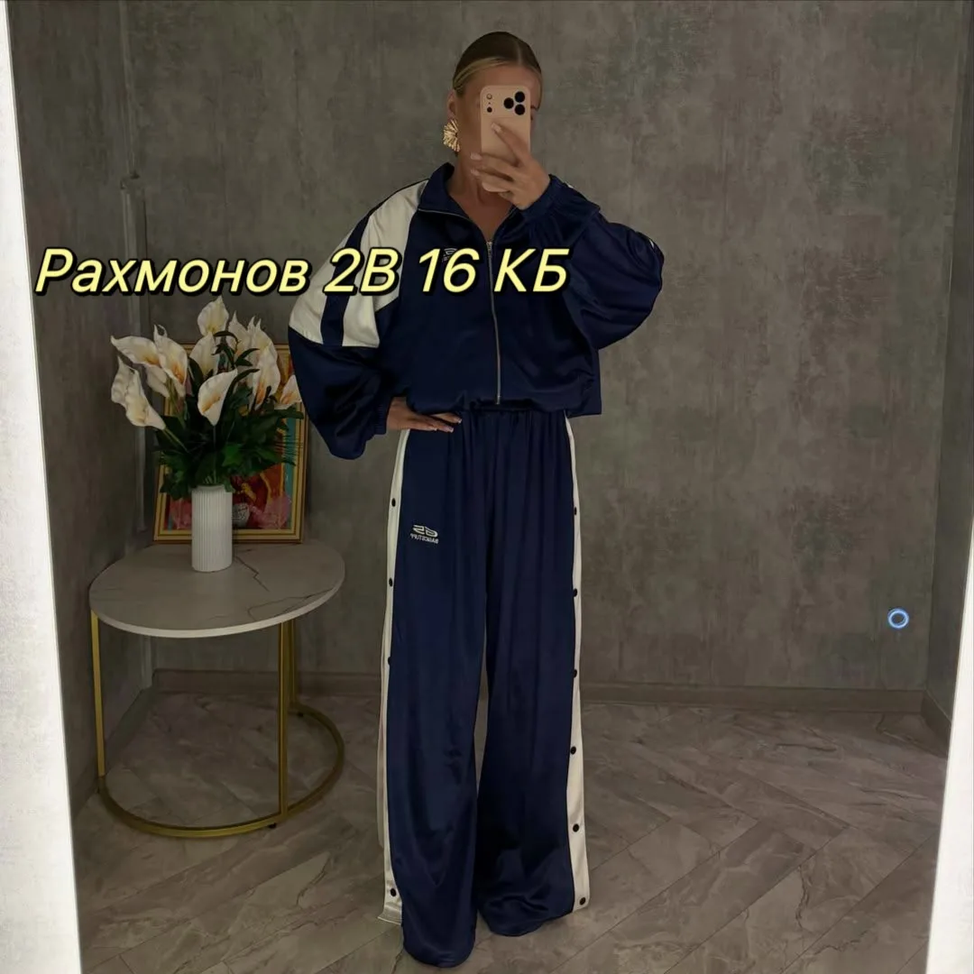 Костюм из блестящего атласа — фото 3