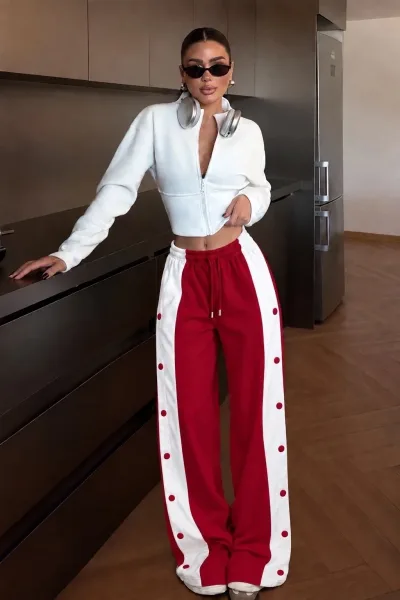 Эффектные брюки в стиле street fashion с широкими штанинами — фото 10