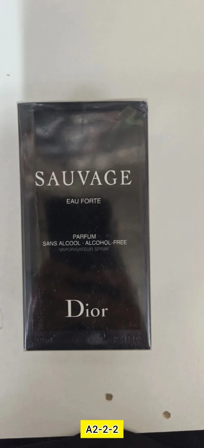 Парфюм Это флакон парфюма Dior Sauvage Eau Forte объемом