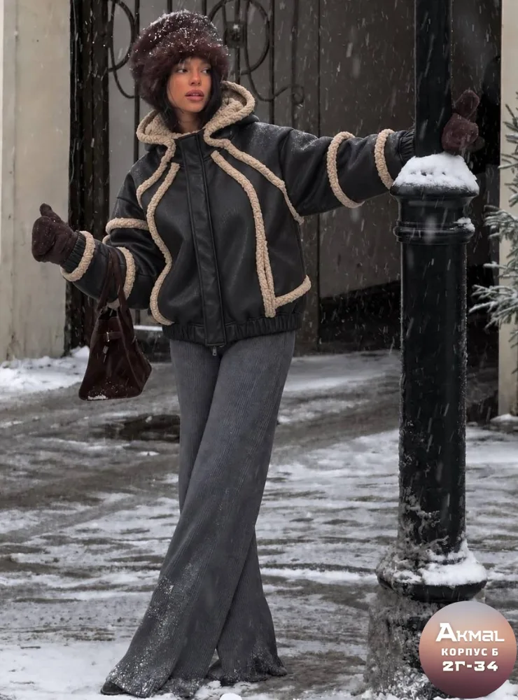 Женская кожаная куртка с меховой отделкой создана для тех, кто ценит выразительный стиль без избыточной демонстративност — фото 1