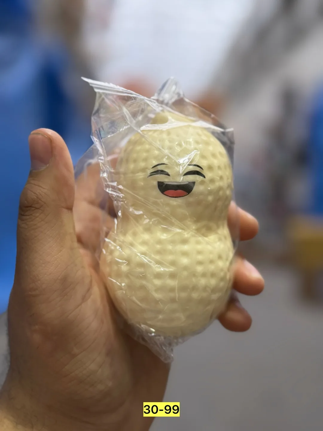 Силиконовая игрушка в форме арахиса для снятия стресса — фото 2