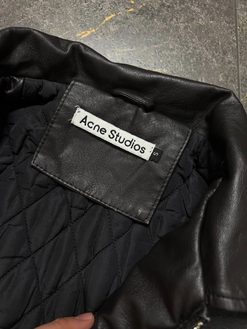 Кожаная куртка Acne Studios — фото 5
