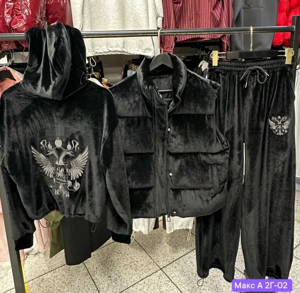 Теплый спортивный костюм тройка из велюра блестящие, с гербом вышивка очень аккуратно — фото 8