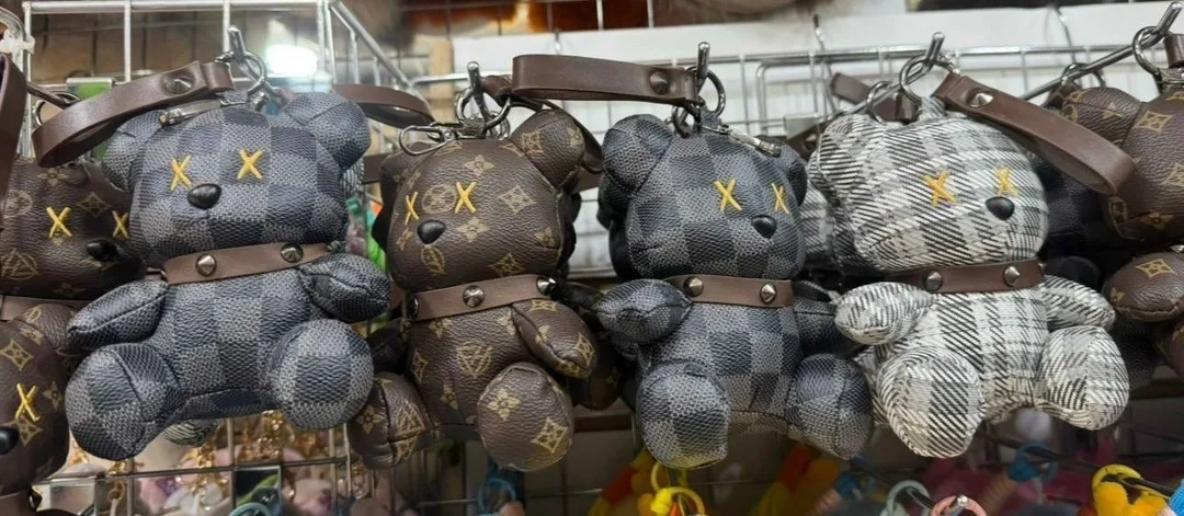 Брелок мишка louis vuitton обвес на сумку Оригинал с шариками — фото 4