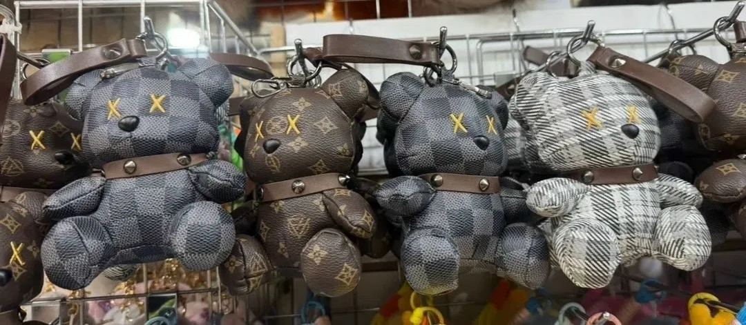Брелок мишка louis vuitton обвес на сумку Оригинал с шариками — фото 4