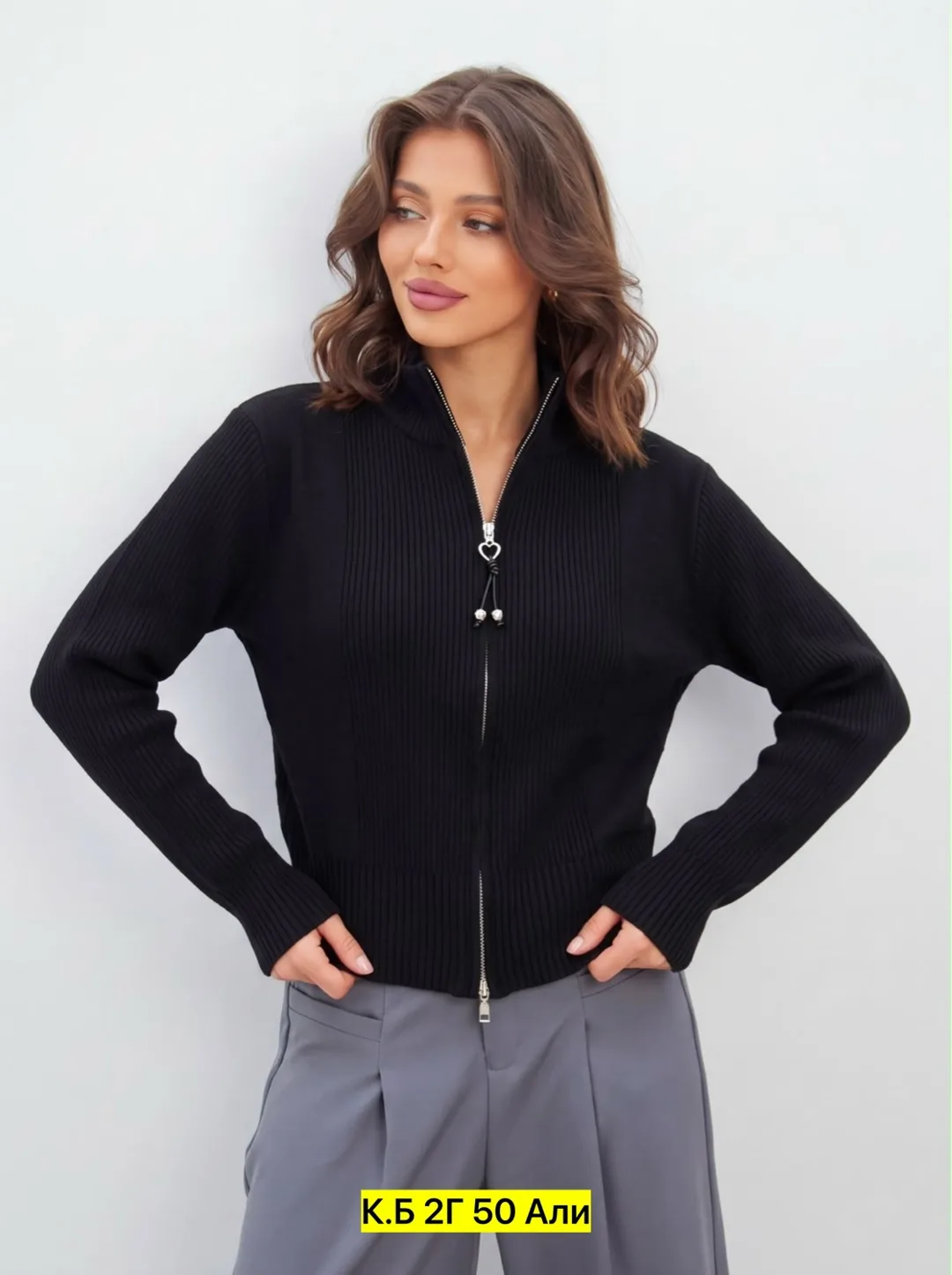Женский приталенный свитер с застежкой-молнией — фото 3