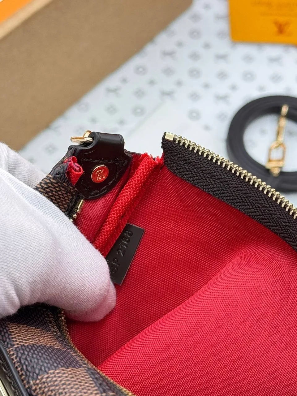 Сумка Louis Vuitton Eva Clutch — фото 9