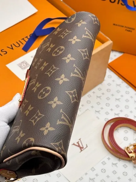 Сумка Louis Vuitton Eva Clutch — фото 15