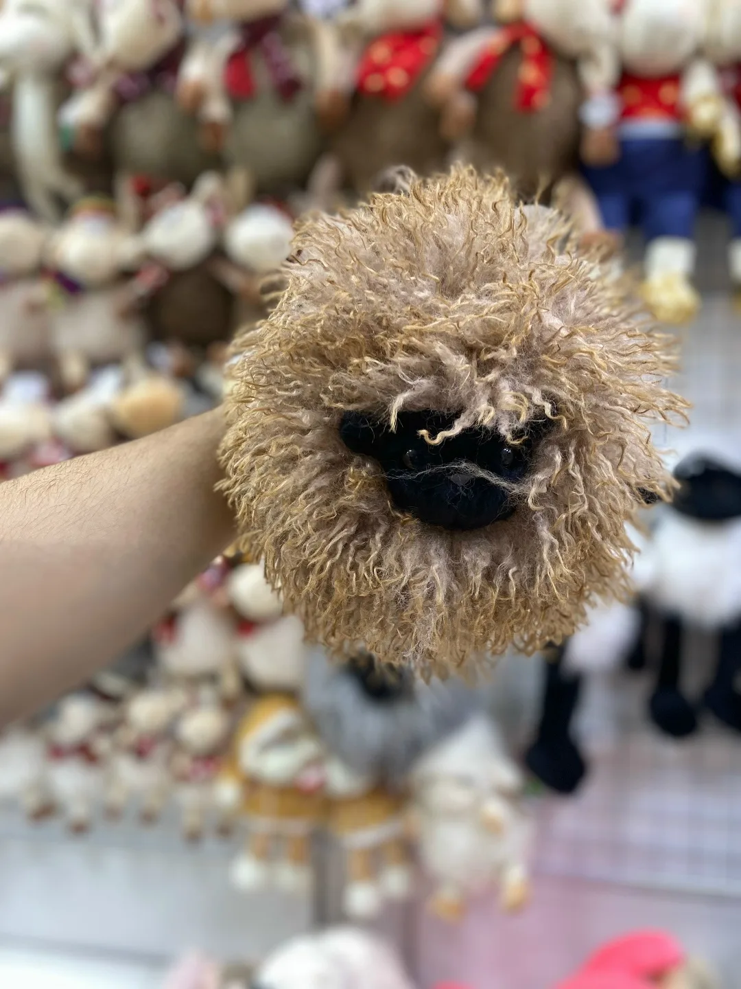 Мягкая игрушка пушистая барашка — фото 1
