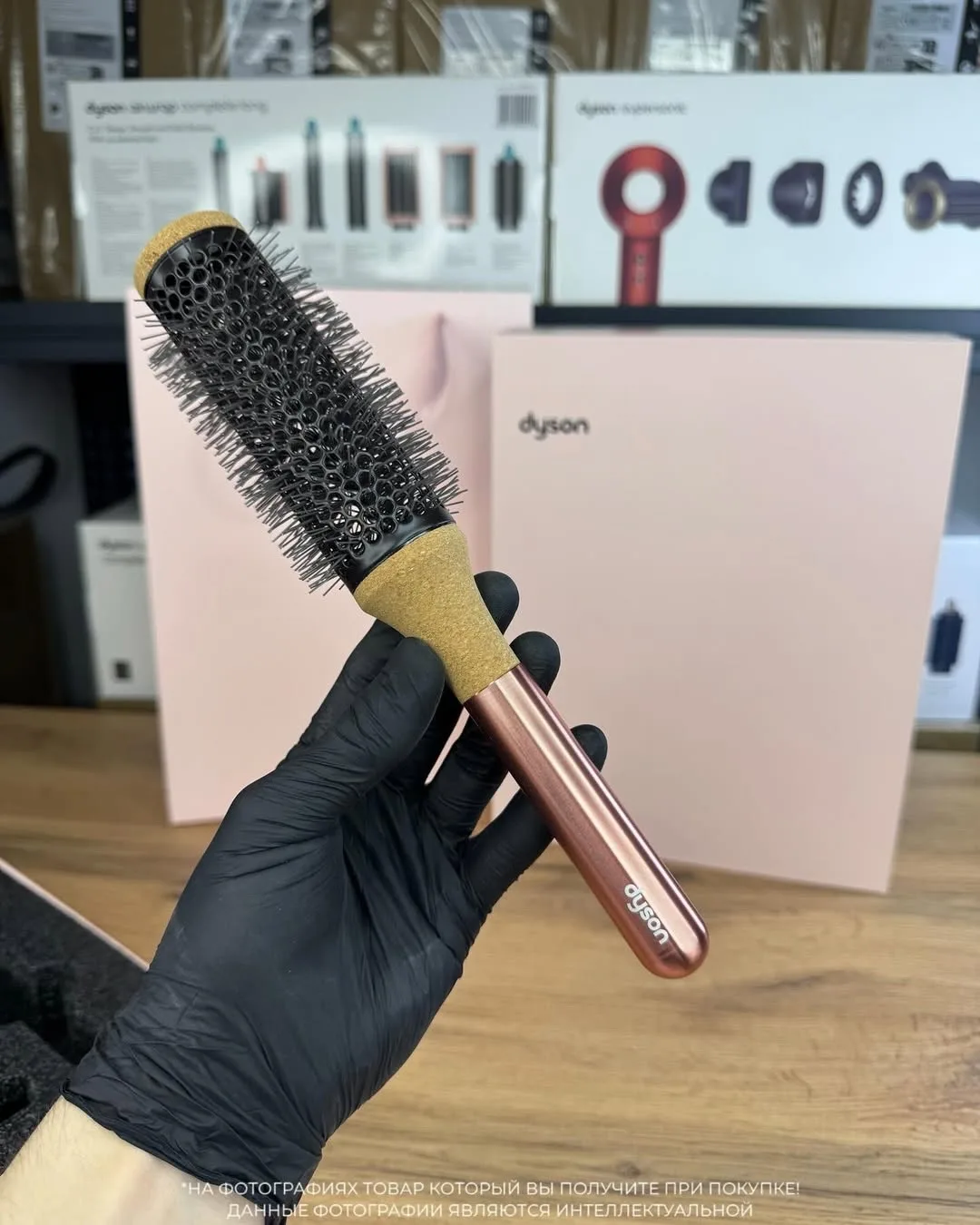 Набор с фирменной гравировкой Dyson на каждом аксессуаре — фото 5