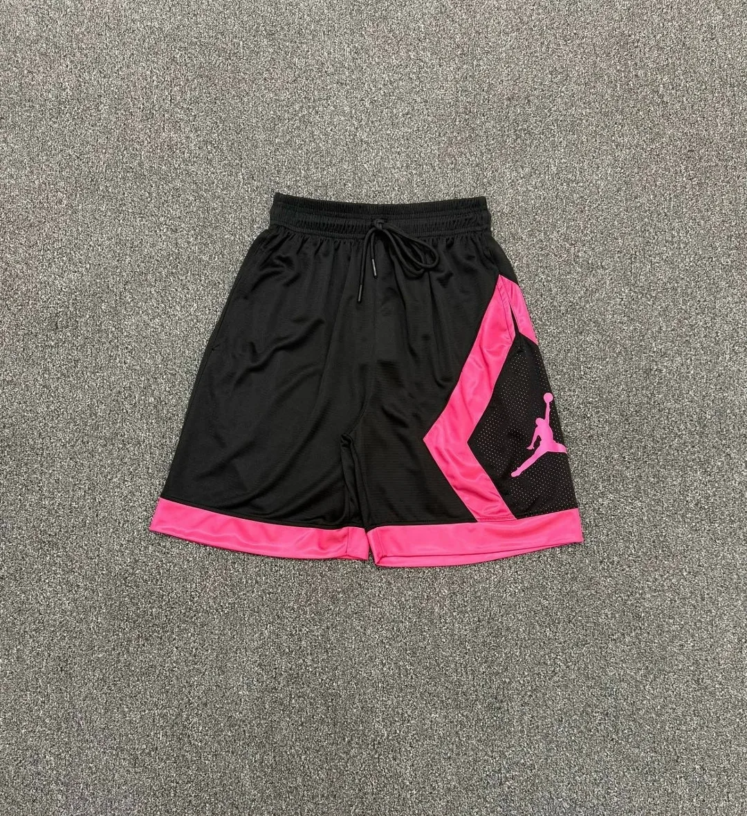 Эластичные шорты для мужчин из сетчатого материала с вышивкой логотипа — фото 10