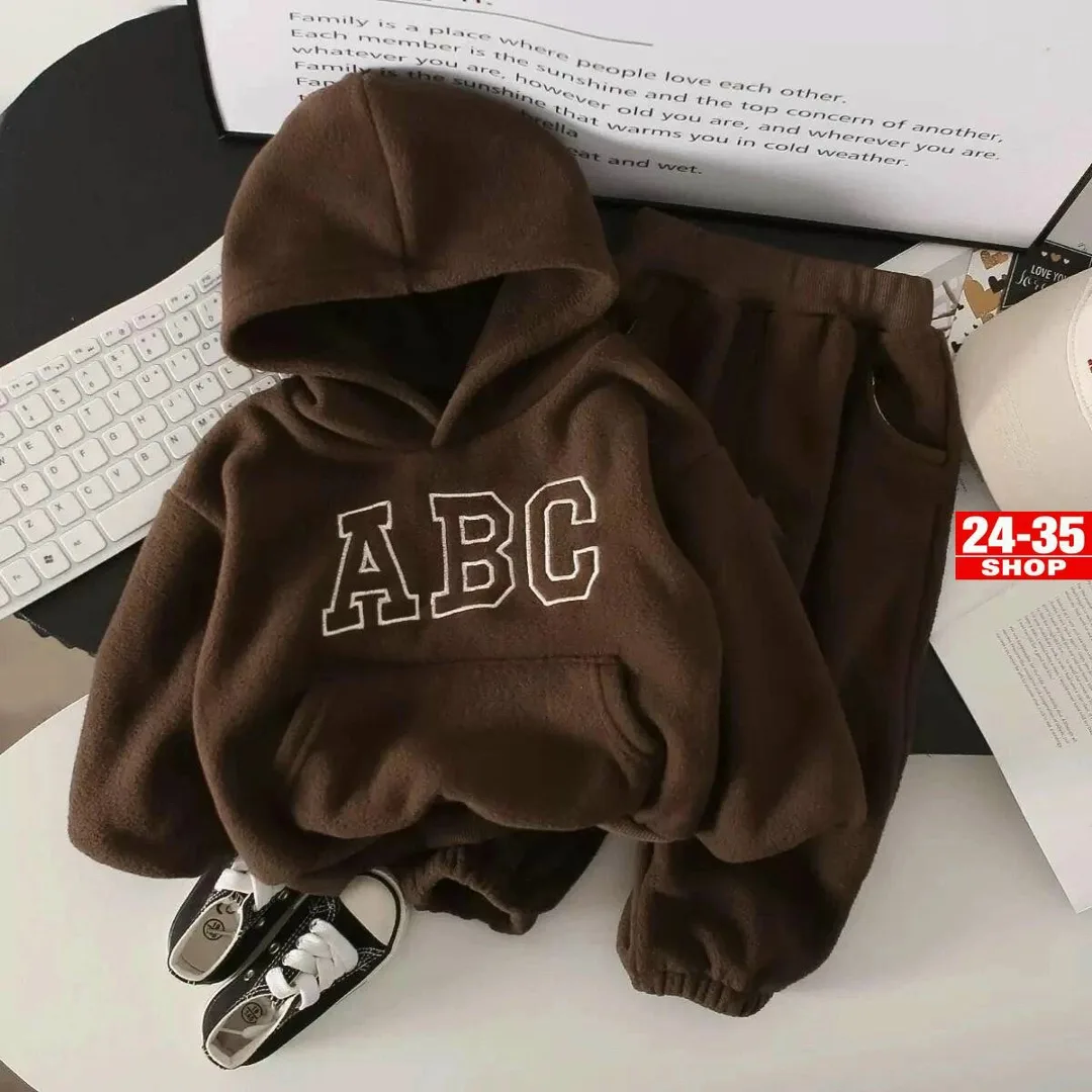 Теплый и удобный детский костюм из двухстороннего флиса с вышивкой ABC — фото 7