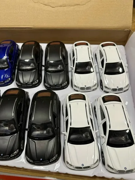 Металлическая игрушечная машина BMW X6 с функцией открытия дверей — фото 6