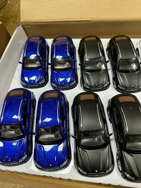 Металлическая игрушечная машина BMW X6 с функцией открытия дверей — фото 23