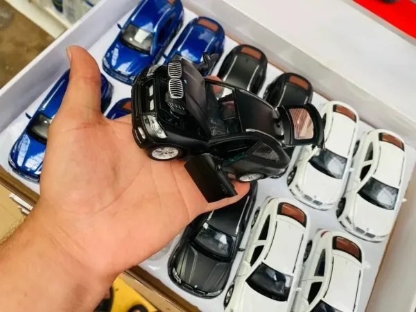 Металлическая игрушечная машина BMW X6 с функцией открытия дверей — фото 31