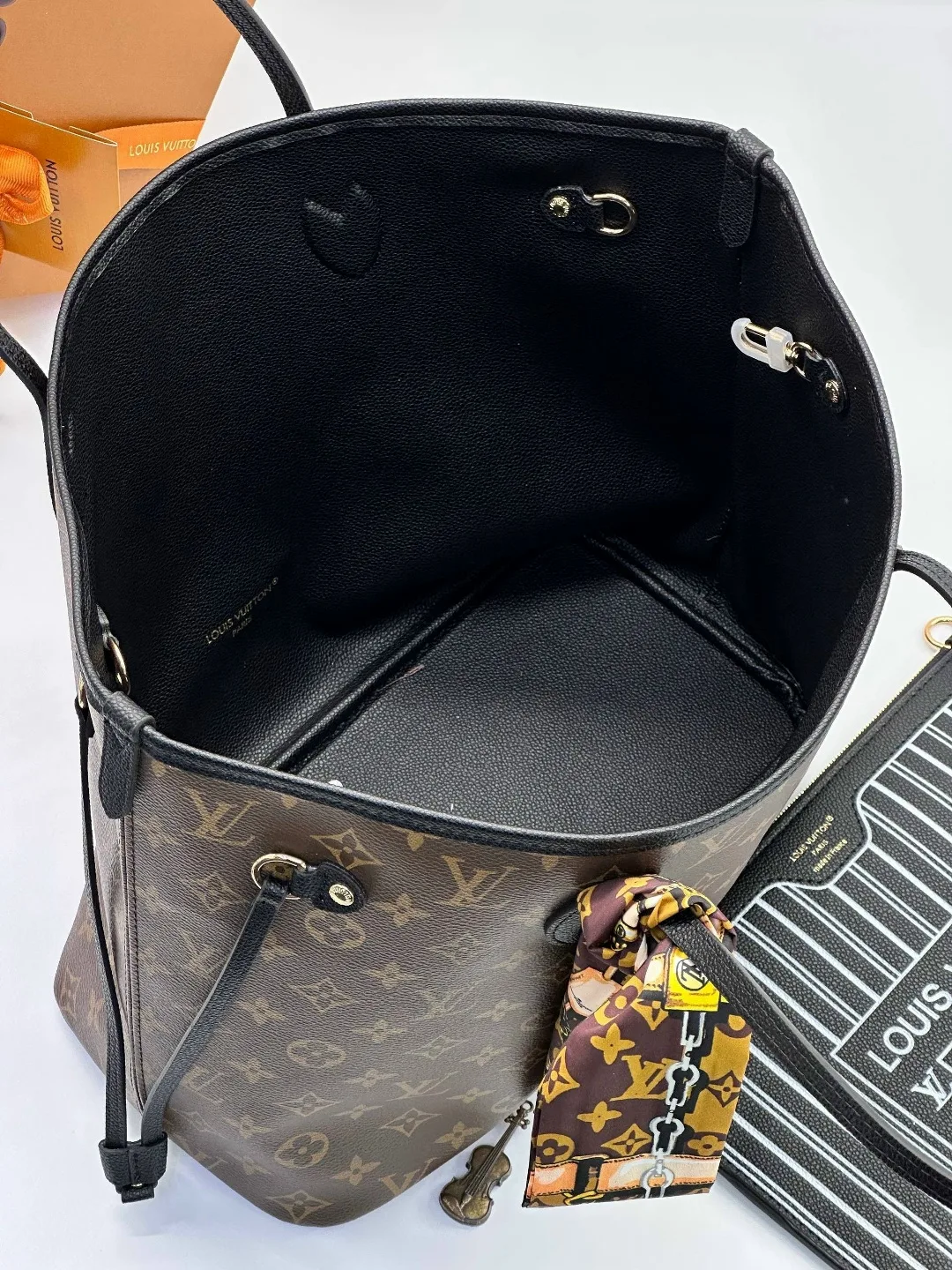 LOUISVUITTON, сумка из канвы и натуральной кожи — фото 10