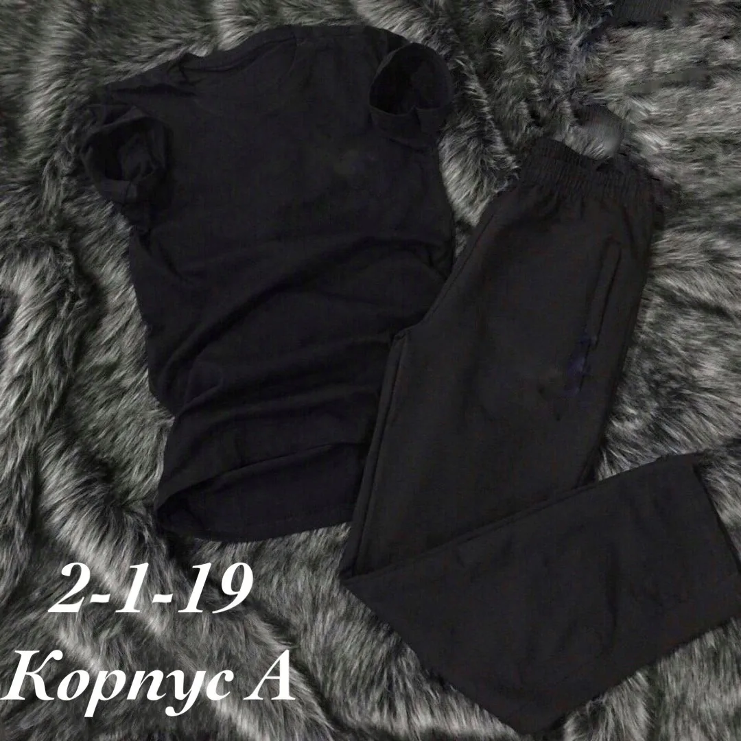 Костюм футболкой из качественного хлопка — фото 2