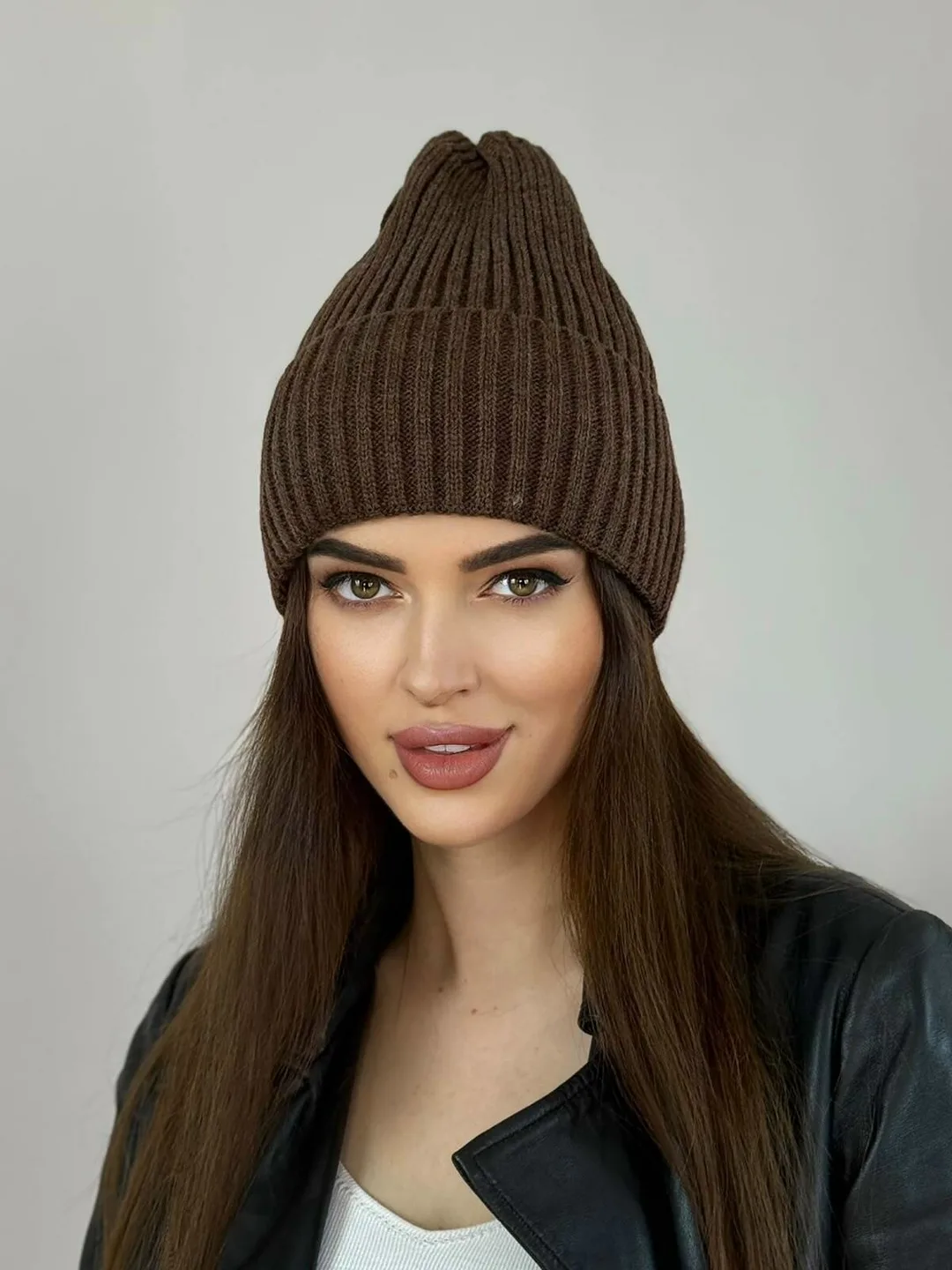 Шапка бини женская из шерсти и акрила — фото 10