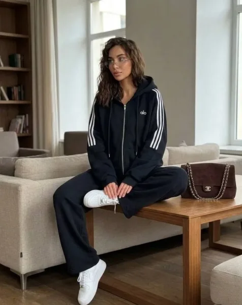 Новый костюм Adidas с начесом и часами — фото 9