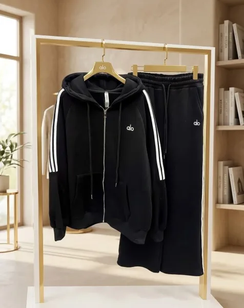 Новый костюм Adidas с начесом и часами — фото 10