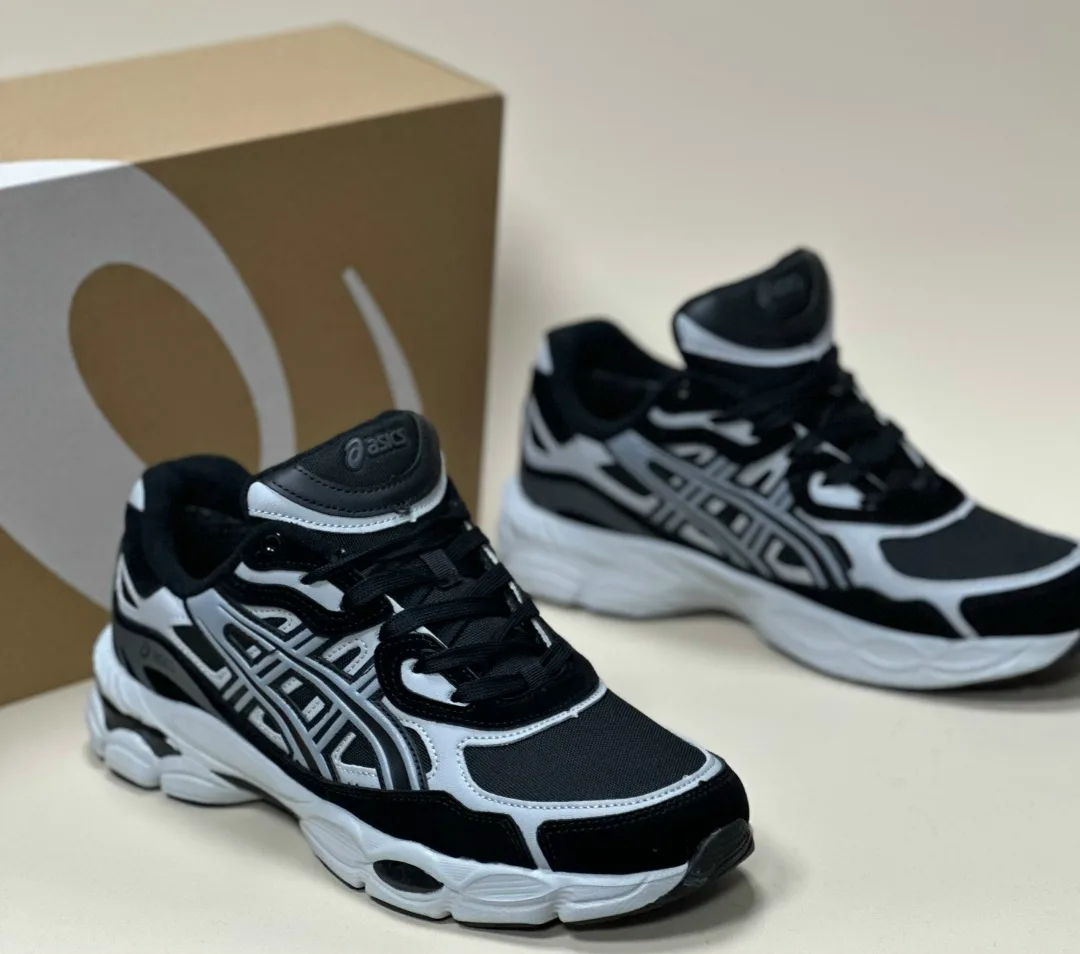 Демисезонные и зимние кроссовки Asics с термоизоляцией обеспечивают комфорт и защиту при температуре до -21 °C — фото 9