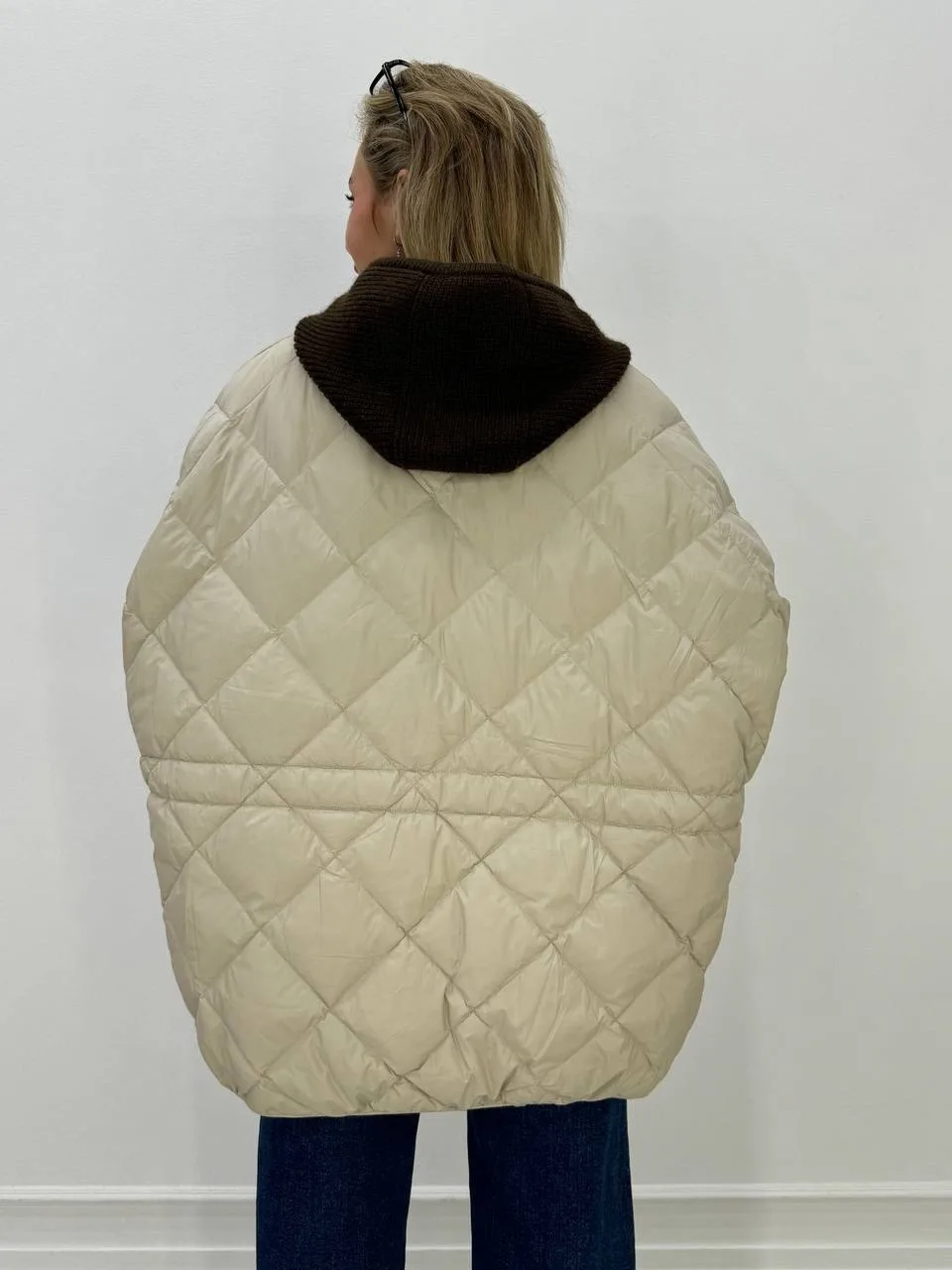 Универсальный жилет oversize с мягким трикотажным капюшоном — фото 2