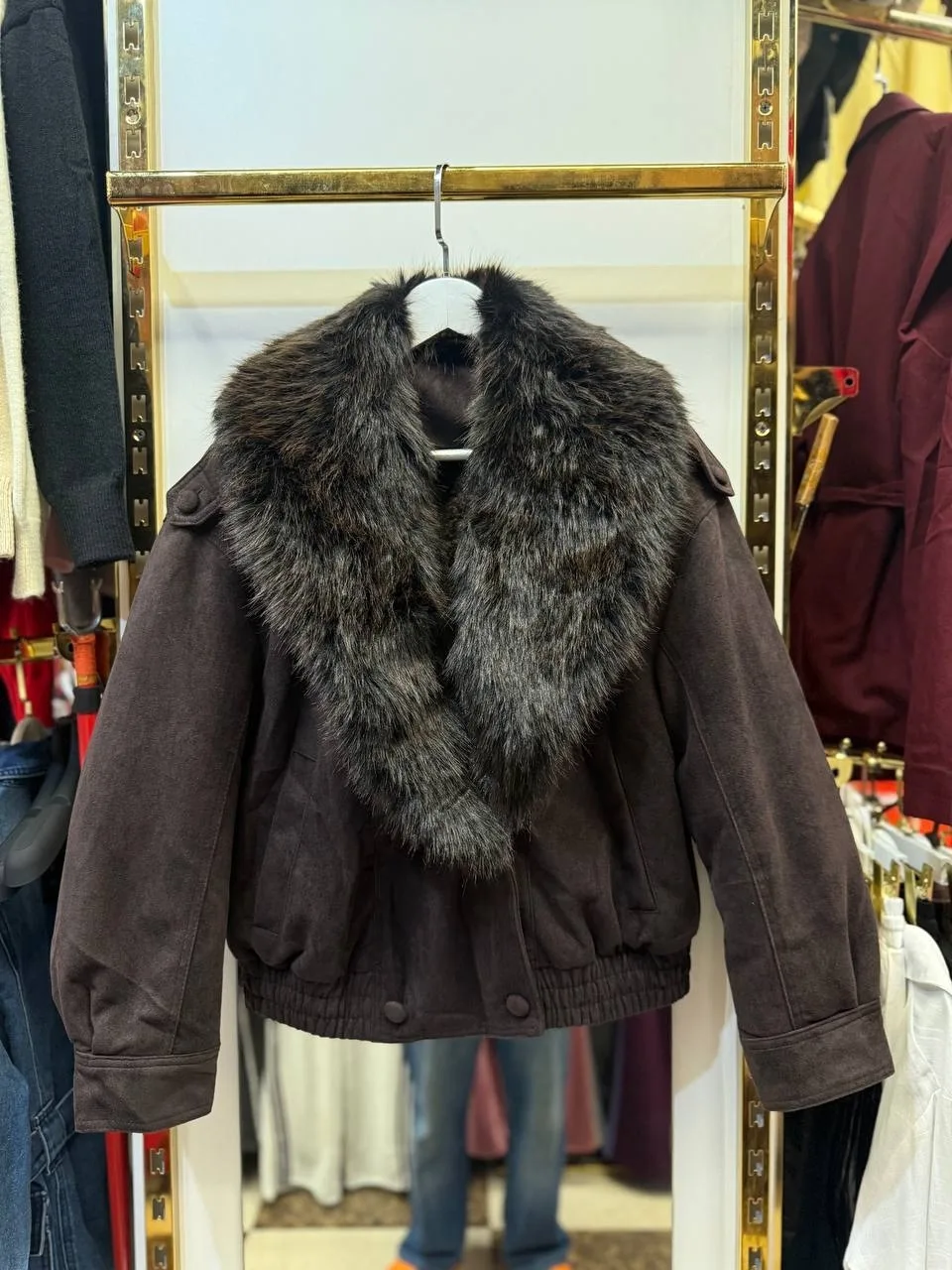 Бомбер с мехом из ткани замша — фото 2
