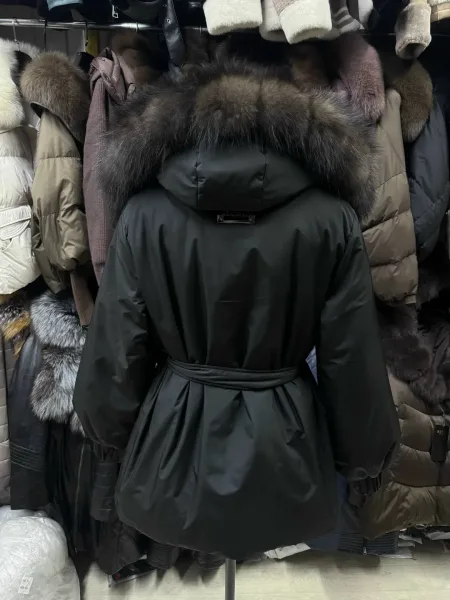Куртка женская с капюшоном, воротник из натурального меха писец — фото 3